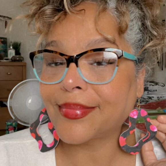 Faux Fun Delight: Oversized Geometric Earrings! 💖✨ - Picture 2 of 2